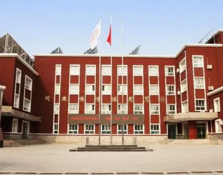 北京市海淀區(qū)人北實驗學(xué)校地址，乘車路線