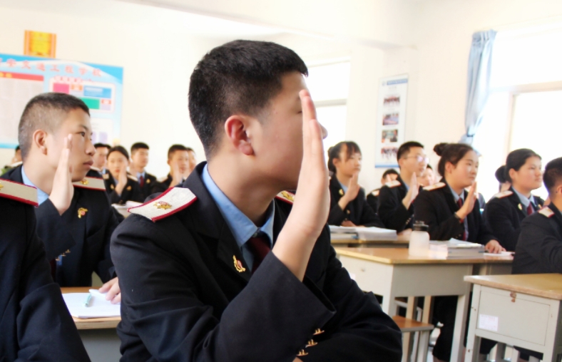 陜西2024年鐵路學(xué)校中專升大?？际裁? width=