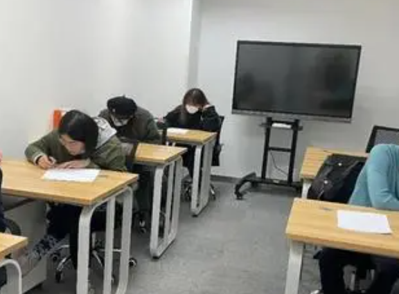 往屆生參加復讀單招有優(yōu)勢嗎？復讀單招的優(yōu)勢