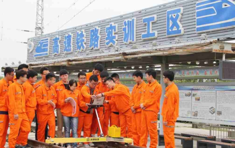 貴州2024年初中生能學鐵路學校嗎