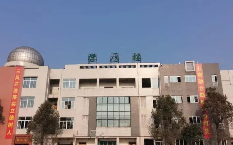 重慶市兩江中學(xué)校地址，乘車路線