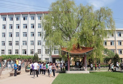 河南省新聞出版學校黨委書記琚濤帶領(lǐng)班子成員赴航空港校區(qū)檢查指導高考組織情況
