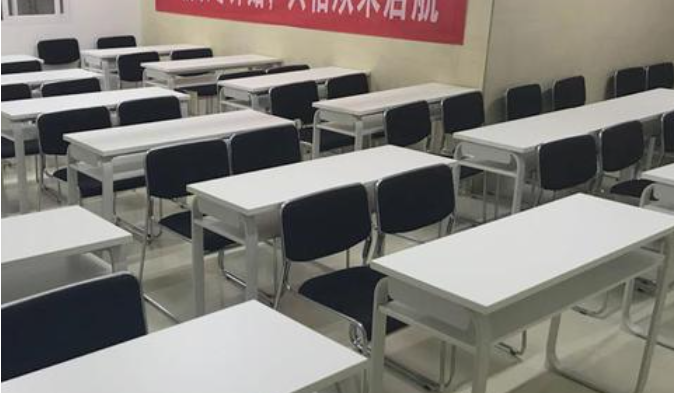 南京商業(yè)學校舉行住校生總結表彰大會