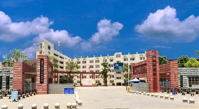 2025溫江二中多少錢(學(xué)費(fèi)明細(xì))