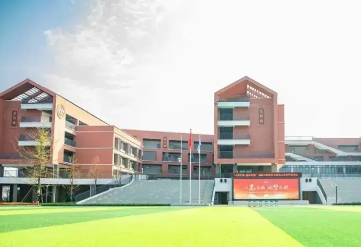 新津?yàn)槊鲗W(xué)校怎么樣、好不好