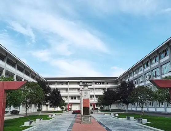 2025四川省都江堰市第四中學(xué)多少錢(學(xué)費明細)